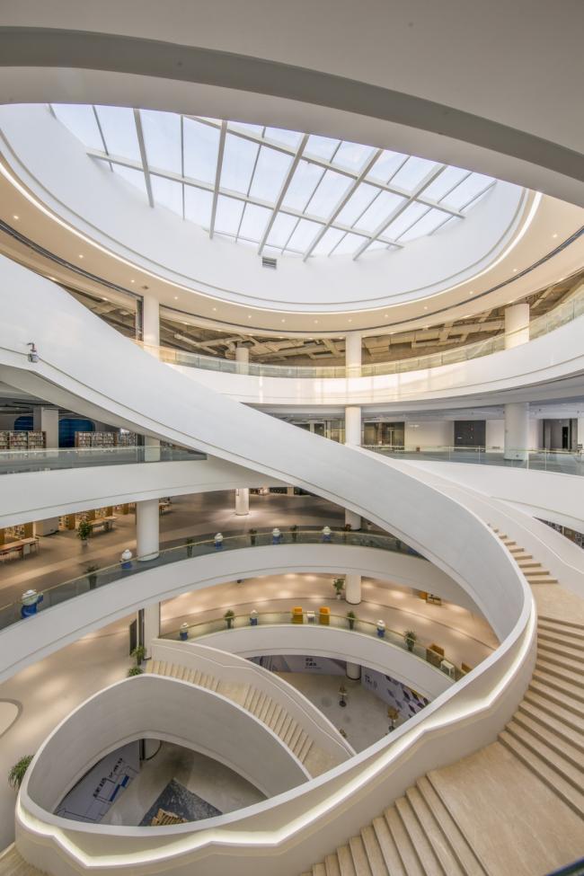 BIM建筑|宛若晶莹剔透的灯笼花瓣包裹花蕊:重庆房地产职业学院藏书楼 / 湃昂国际建筑设计参谋 BIM建筑|宛若晶莹剔透的灯笼花瓣包裹花蕊:重庆房地产职业学院藏书楼 / 湃昂国际建筑设计参谋