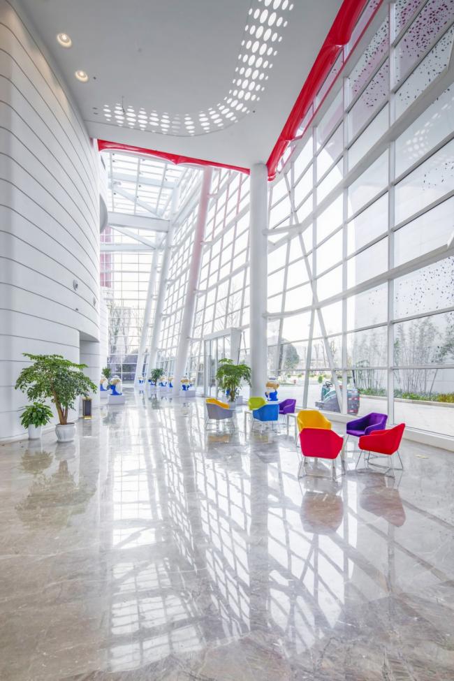 BIM建筑|宛若晶莹剔透的灯笼花瓣包裹花蕊:重庆房地产职业学院藏书楼 / 湃昂国际建筑设计参谋 BIM建筑|宛若晶莹剔透的灯笼花瓣包裹花蕊:重庆房地产职业学院藏书楼 / 湃昂国际建筑设计参谋