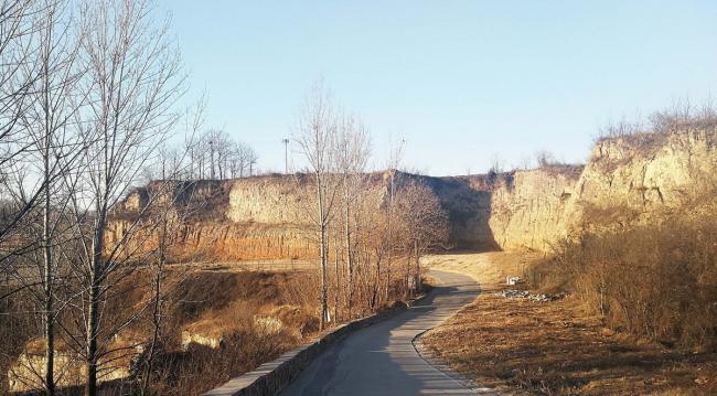 BIM建筑|黄地盘上错落睁开的“折扇”:郑州建业足球小镇旅客中间 / 水石设计 BIM建筑|黄地盘上错落睁开的“折扇”:郑州建业足球小镇旅客中间 / 水石设计