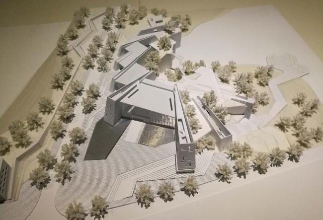BIM建筑|黄地盘上错落睁开的“折扇”:郑州建业足球小镇旅客中间 / 水石设计 BIM建筑|黄地盘上错落睁开的“折扇”:郑州建业足球小镇旅客中间 / 水石设计