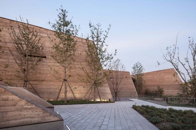 BIM建筑|黄地盘上错落睁开的“折扇”:郑州建业足球小镇旅客中间 / 水石设计 BIM建筑|黄地盘上错落睁开的“折扇”:郑州建业足球小镇旅客中间 / 水石设计