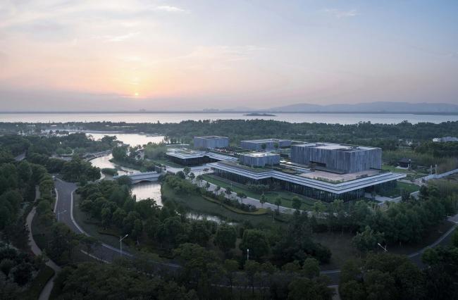 BIM建筑|消隐于天然,唐仲英基金会中国中间 / 浙江年夜学建筑设计研讨院 BIM建筑|消隐于天然,唐仲英基金会中国中间 / 浙江年夜学建筑设计研讨院