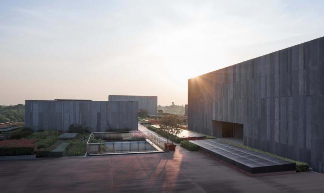BIM建筑|消隐于天然,唐仲英基金会中国中间 / 浙江年夜学建筑设计研讨院 BIM建筑|消隐于天然,唐仲英基金会中国中间 / 浙江年夜学建筑设计研讨院