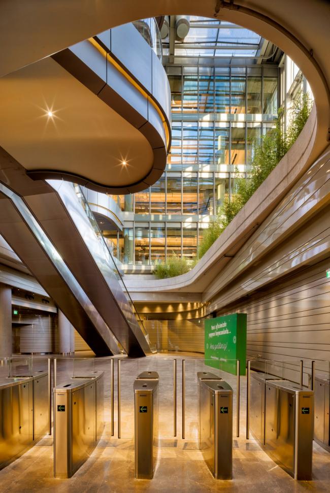 BIM建筑|轻轻“躺”在山丘上的玻璃盒子:加兰蒂银行科技园区 / ERA Architects BIM建筑|轻轻“躺”在山丘上的玻璃盒子:加兰蒂银行科技园区 / ERA Architects