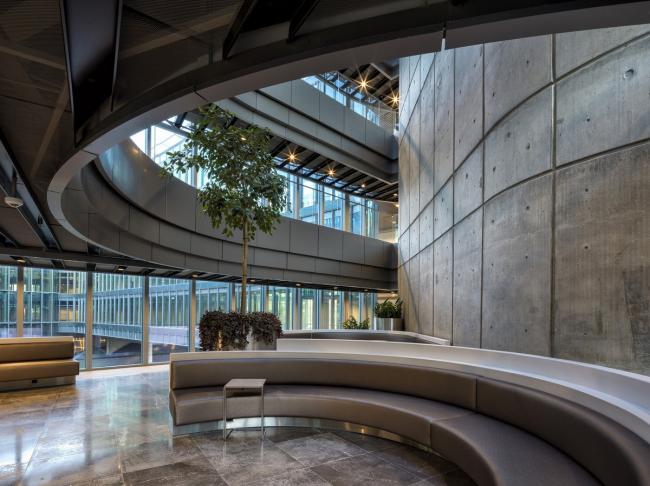 BIM建筑|轻轻“躺”在山丘上的玻璃盒子:加兰蒂银行科技园区 / ERA Architects BIM建筑|轻轻“躺”在山丘上的玻璃盒子:加兰蒂银行科技园区 / ERA Architects