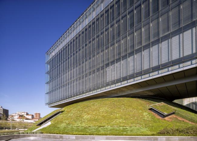 BIM建筑|轻轻“躺”在山丘上的玻璃盒子:加兰蒂银行科技园区 / ERA Architects BIM建筑|轻轻“躺”在山丘上的玻璃盒子:加兰蒂银行科技园区 / ERA Architects