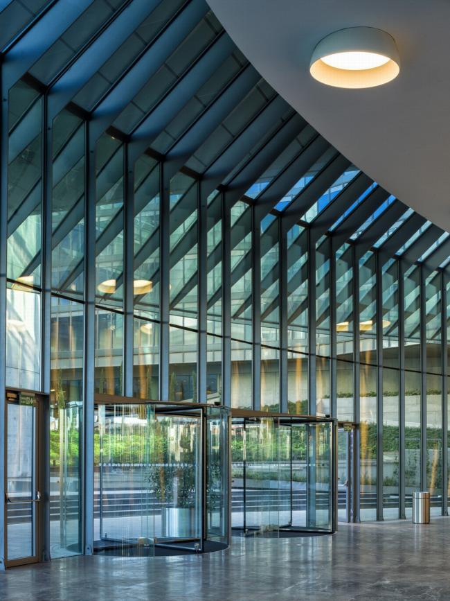 BIM建筑|轻轻“躺”在山丘上的玻璃盒子:加兰蒂银行科技园区 / ERA Architects BIM建筑|轻轻“躺”在山丘上的玻璃盒子:加兰蒂银行科技园区 / ERA Architects