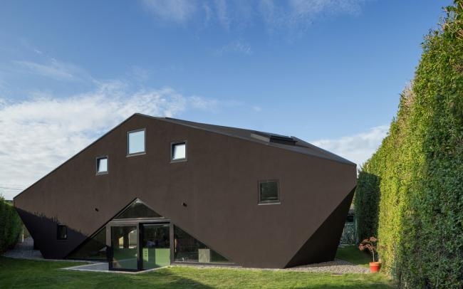 BIM建筑|背对背围绕一体的三角室第/Urban Agency BIM建筑|背对背围绕一体的三角室第/Urban Agency