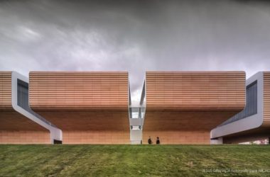 BIM建筑|如小伴侣般整洁排队:教师培训中间 / Ramón Fernández-Alonso-BIM建筑网