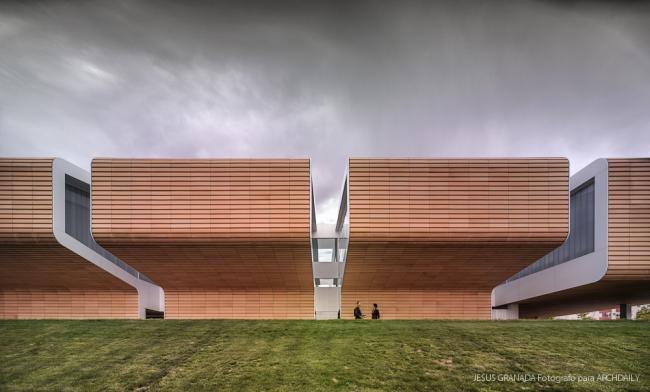 BIM建筑|如小伴侣般整洁排队:教师培训中间 / Ramón Fernández-Alonso BIM建筑|如小伴侣般整洁排队:教师培训中间 / Ramón Fernández-Alonso
