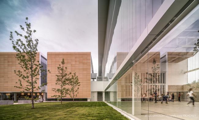 BIM建筑|如小伴侣般整洁排队:教师培训中间 / Ramón Fernández-Alonso BIM建筑|如小伴侣般整洁排队:教师培训中间 / Ramón Fernández-Alonso