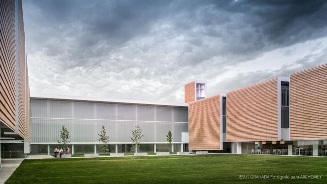 BIM建筑|如小伴侣般整洁排队:教师培训中间 / Ramón Fernández-Alonso BIM建筑|如小伴侣般整洁排队:教师培训中间 / Ramón Fernández-Alonso