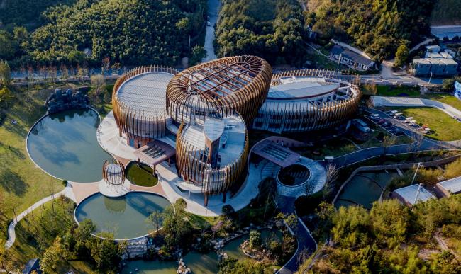 BIM建筑|奔腾而下的山间瀑布:郡安理国际会议中间 / Stylus studio BIM建筑|奔腾而下的山间瀑布:郡安理国际会议中间 / Stylus studio