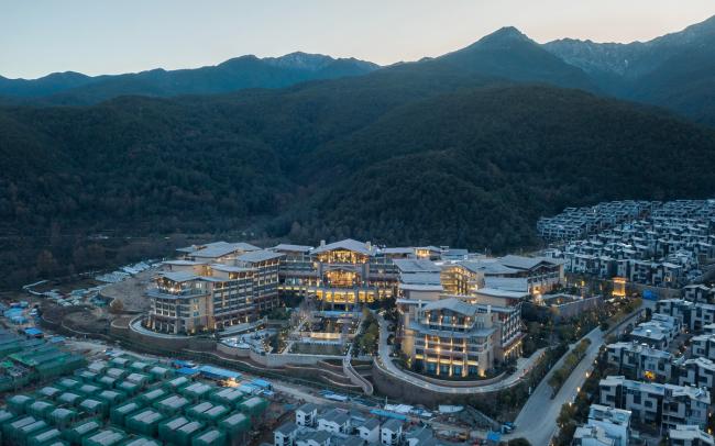 BIM建筑|享青山碧水景,彰古朴亲热貌:年夜理希尔顿酒店 / CCDI + WATG BIM建筑|享青山碧水景,彰古朴亲热貌:年夜理希尔顿酒店 / CCDI + WATG