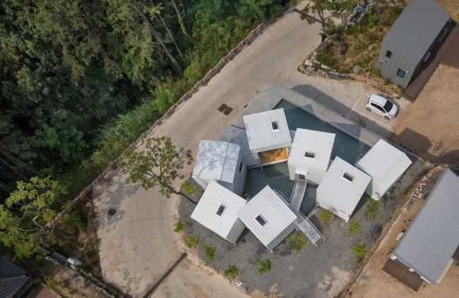 BIM建筑|碧湖之畔,丛林之间:飘浮立方体室第 / Younghan Chung Architects BIM建筑|碧湖之畔,丛林之间:飘浮立方体室第 / Younghan Chung Architects
