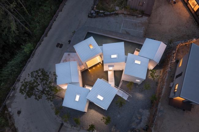 BIM建筑|碧湖之畔,丛林之间:飘浮立方体室第 / Younghan Chung Architects BIM建筑|碧湖之畔,丛林之间:飘浮立方体室第 / Younghan Chung Architects