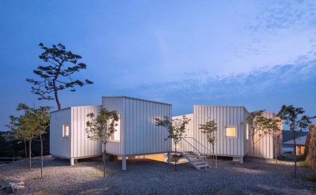 BIM建筑|碧湖之畔,丛林之间:飘浮立方体室第 / Younghan Chung Architects BIM建筑|碧湖之畔,丛林之间:飘浮立方体室第 / Younghan Chung Architects