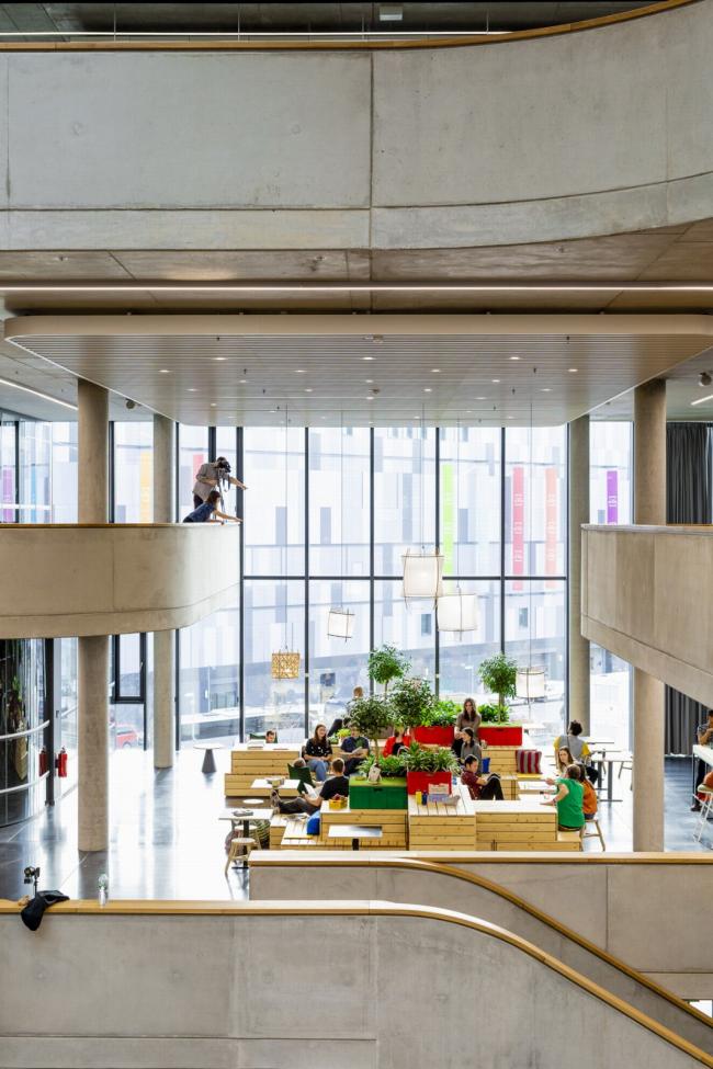 BIM建筑|如激流般肆意活动:Zalando 柏林办公总部 / HENN + Kinzo BIM建筑|如激流般肆意活动:Zalando 柏林办公总部 / HENN + Kinzo