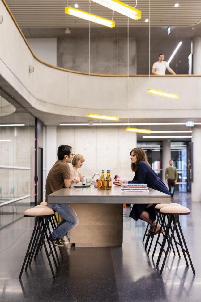 BIM建筑|如激流般肆意活动:Zalando 柏林办公总部 / HENN + Kinzo BIM建筑|如激流般肆意活动:Zalando 柏林办公总部 / HENN + Kinzo