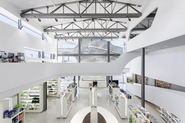 BIM建筑|波浪与白帆的奏歌:Mole药房 / KLab Architecture BIM建筑|波浪与白帆的奏歌:Mole药房 / KLab Architecture