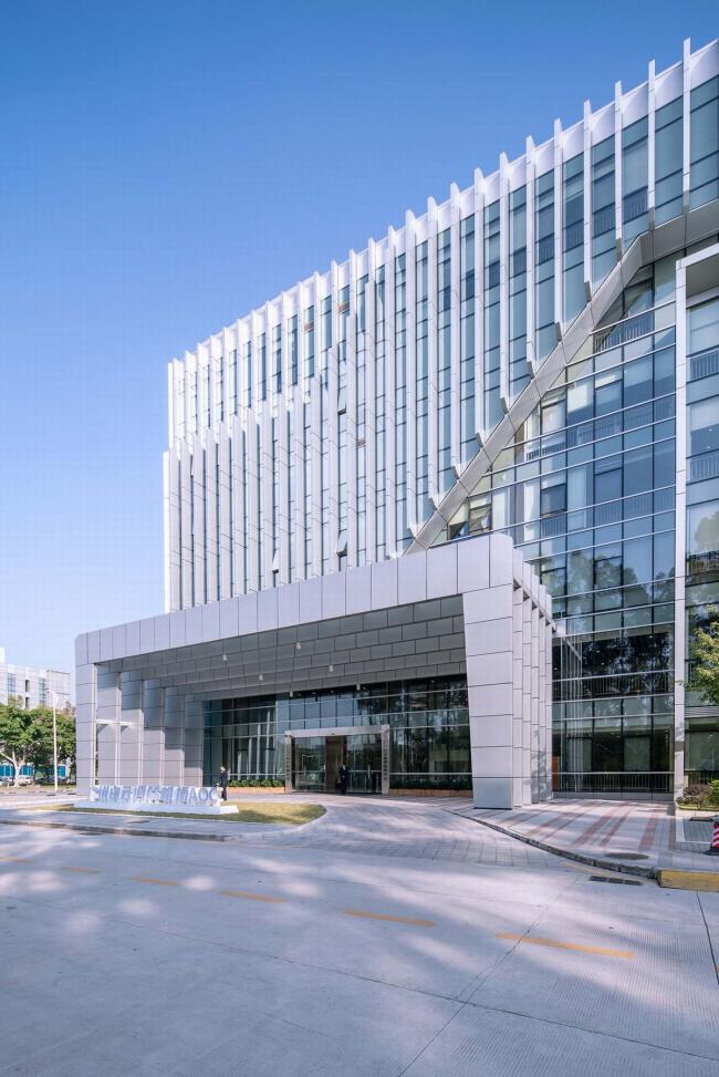 BIM建筑|是曲活动,展示科技感:广州白云国际机场综合信息年夜楼 / 武汉中合元创立筑设计 BIM建筑|是曲活动,展示科技感:广州白云国际机场综合信息年夜楼 / 武汉中合元创立筑设计