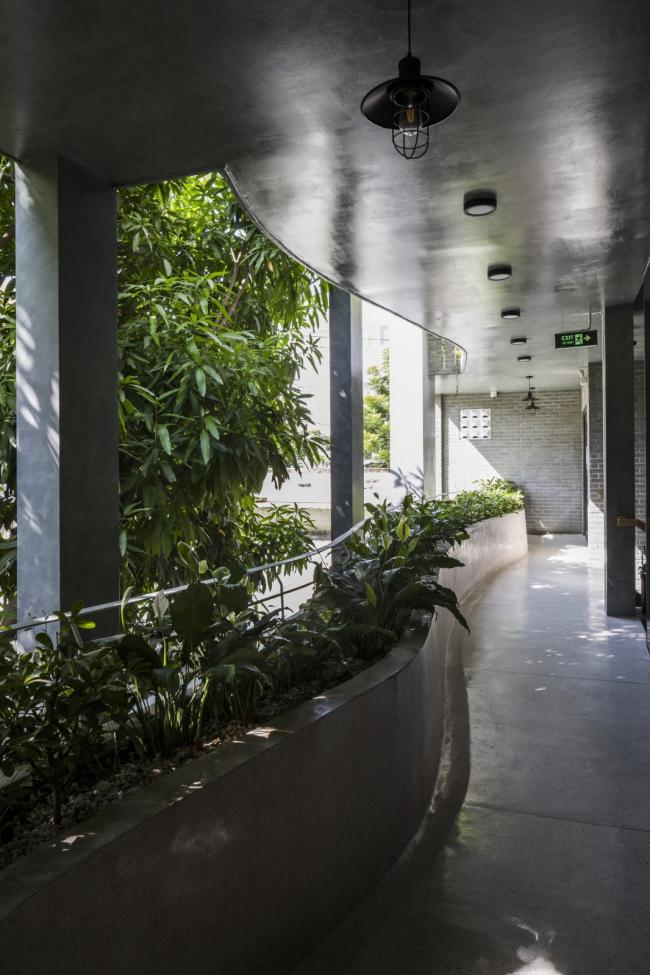 BIM建筑|安静葱茏,错落有致的梯田天台:越南花圃公寓 / Ho Khue Architects BIM建筑|安静葱茏,错落有致的梯田天台:越南花圃公寓 / Ho Khue Architects
