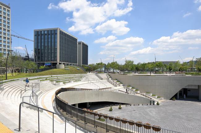 BIM建筑|流转曲线,好像衣袂飘带——麻谷中间广场 / Wooridongin Architects BIM建筑|流转曲线,好像衣袂飘带——麻谷中间广场 / Wooridongin Architects