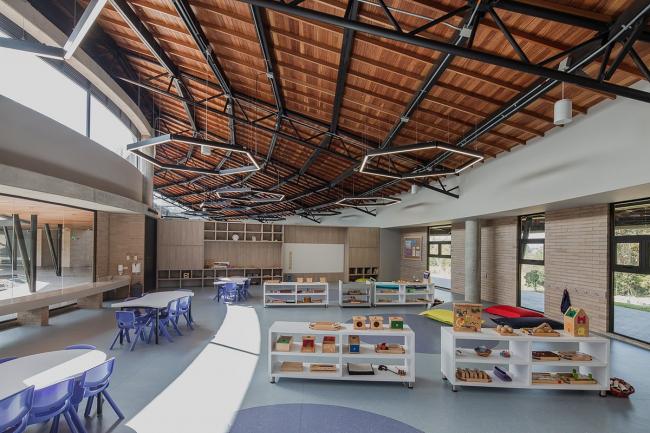 BIM建筑|蒙特梭利幼儿园,年夜天然中的月光宝盒 / Estudio Transversal BIM建筑|蒙特梭利幼儿园,年夜天然中的月光宝盒 / Estudio Transversal