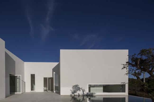 BIM建筑|荒凉上的白色雕塑“花”:Fontinha 室第 / Aires Mateus + SIA arquitectura BIM建筑|荒凉上的白色雕塑“花”:Fontinha 室第 / Aires Mateus + SIA arquitectura