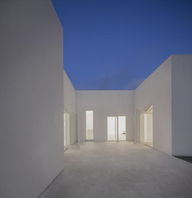 BIM建筑|荒凉上的白色雕塑“花”:Fontinha 室第 / Aires Mateus + SIA arquitectura BIM建筑|荒凉上的白色雕塑“花”:Fontinha 室第 / Aires Mateus + SIA arquitectura