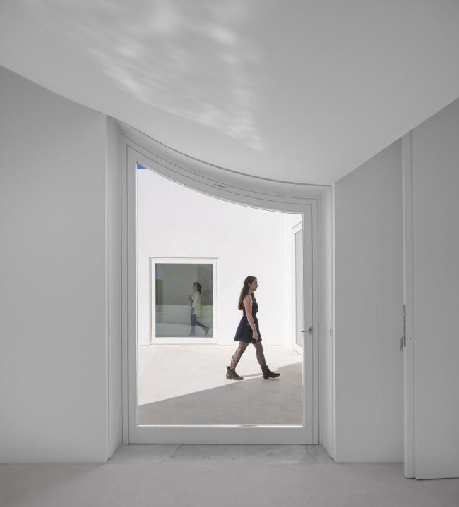 BIM建筑|荒凉上的白色雕塑“花”:Fontinha 室第 / Aires Mateus + SIA arquitectura BIM建筑|荒凉上的白色雕塑“花”:Fontinha 室第 / Aires Mateus + SIA arquitectura