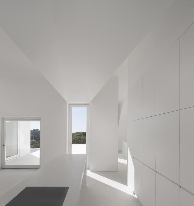 BIM建筑|荒凉上的白色雕塑“花”:Fontinha 室第 / Aires Mateus + SIA arquitectura BIM建筑|荒凉上的白色雕塑“花”:Fontinha 室第 / Aires Mateus + SIA arquitectura