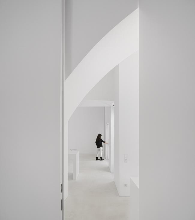 BIM建筑|荒凉上的白色雕塑“花”:Fontinha 室第 / Aires Mateus + SIA arquitectura BIM建筑|荒凉上的白色雕塑“花”:Fontinha 室第 / Aires Mateus + SIA arquitectura