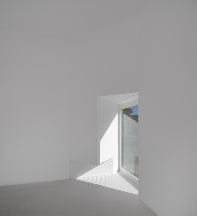 BIM建筑|荒凉上的白色雕塑“花”:Fontinha 室第 / Aires Mateus + SIA arquitectura BIM建筑|荒凉上的白色雕塑“花”:Fontinha 室第 / Aires Mateus + SIA arquitectura
