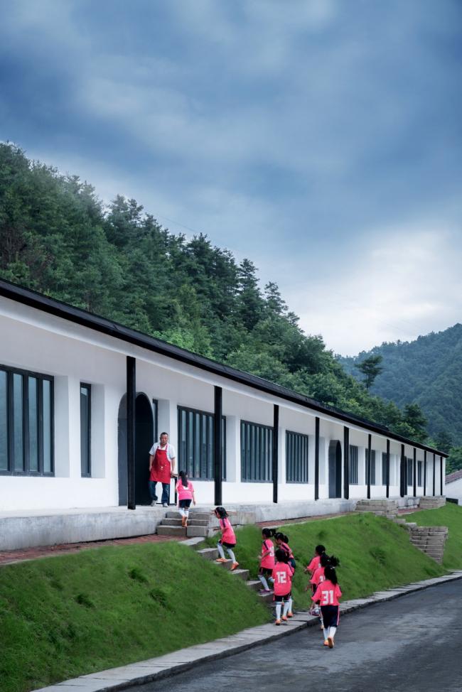 BIM建筑|秦岭山下百米食堂 / STUDIO QI BIM建筑|秦岭山下百米食堂 / STUDIO QI