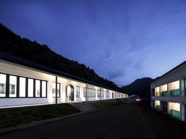 BIM建筑|秦岭山下百米食堂 / STUDIO QI BIM建筑|秦岭山下百米食堂 / STUDIO QI