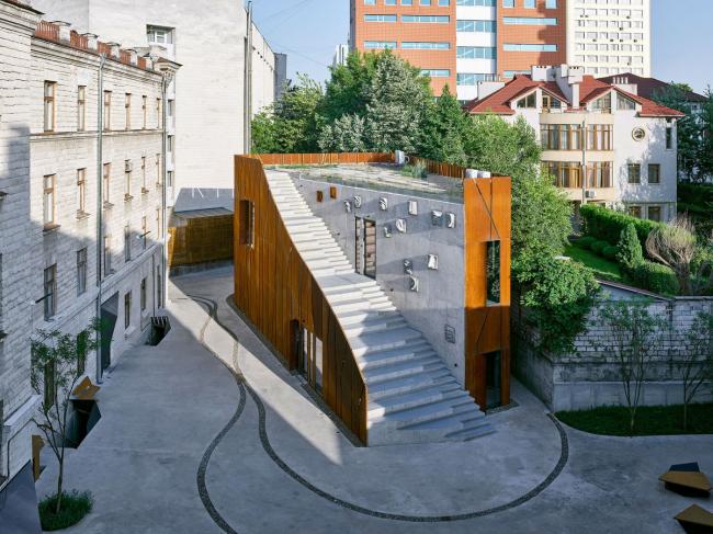 BIM建筑|保存远古感的建筑纪念碑:ARTCOR创意工坊 / Maxim Calujac BIM建筑|保存远古感的建筑纪念碑:ARTCOR创意工坊 / Maxim Calujac