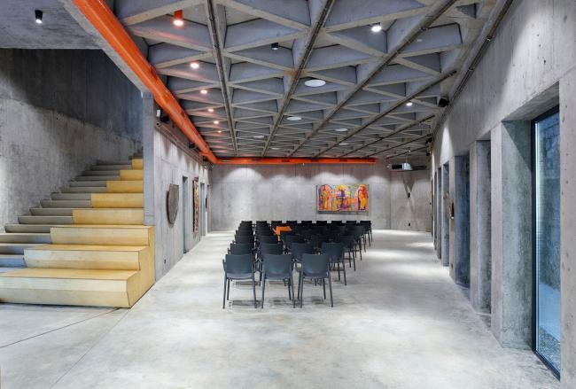 BIM建筑|保存远古感的建筑纪念碑:ARTCOR创意工坊 / Maxim Calujac BIM建筑|保存远古感的建筑纪念碑:ARTCOR创意工坊 / Maxim Calujac