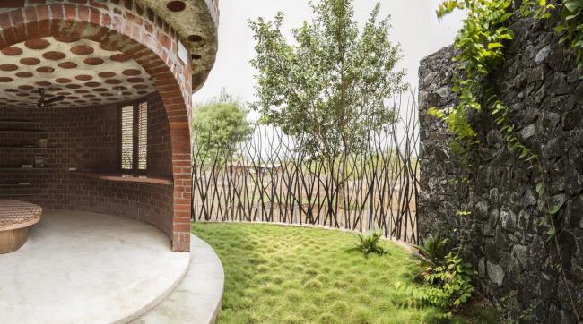 BIM建筑|飞动的曲线映进村落天际线:印度红砖之屋 / iStudio architecture BIM建筑|飞动的曲线映进村落天际线:印度红砖之屋 / iStudio architecture