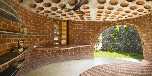 BIM建筑|飞动的曲线映进村落天际线:印度红砖之屋 / iStudio architecture BIM建筑|飞动的曲线映进村落天际线:印度红砖之屋 / iStudio architecture