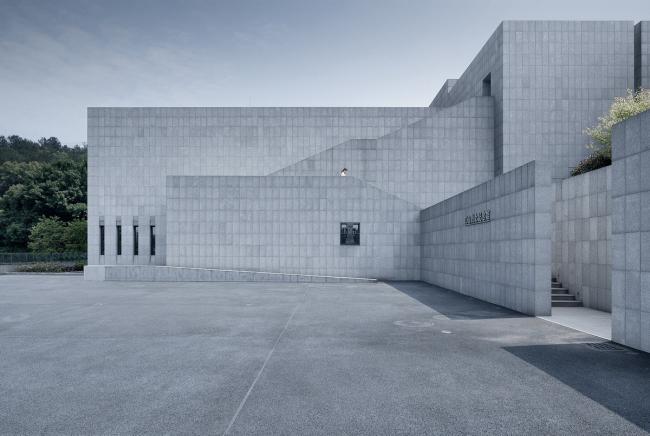 BIM建筑|性命的折枝 ——山河义士纪念馆建筑设计 / 浙江年夜学建筑设计研讨院 建筑鉴赏 第8张-BIM建筑网 BIM建筑|性命的折枝 ——山河义士纪念馆建筑设计 / 浙江年夜学建筑设计研讨院 建筑鉴赏 第8张