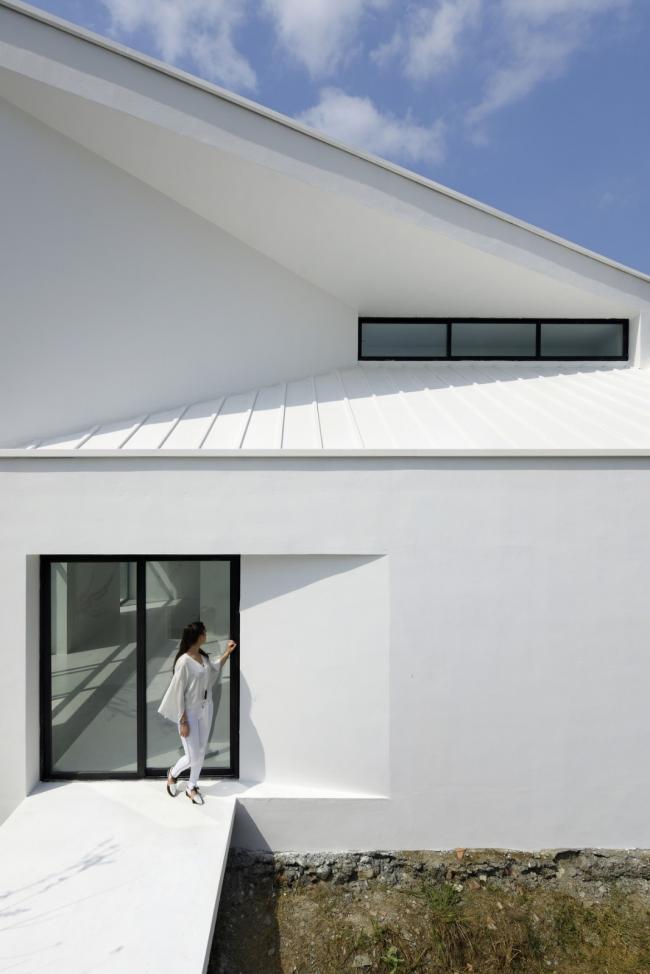 BIM建筑|村落聚落间的一抹白:纳特尔沐日别墅 / KA建筑工作室 建筑鉴赏 第7张-BIM建筑网 BIM建筑|村落聚落间的一抹白:纳特尔沐日别墅 / KA建筑工作室 建筑鉴赏 第7张