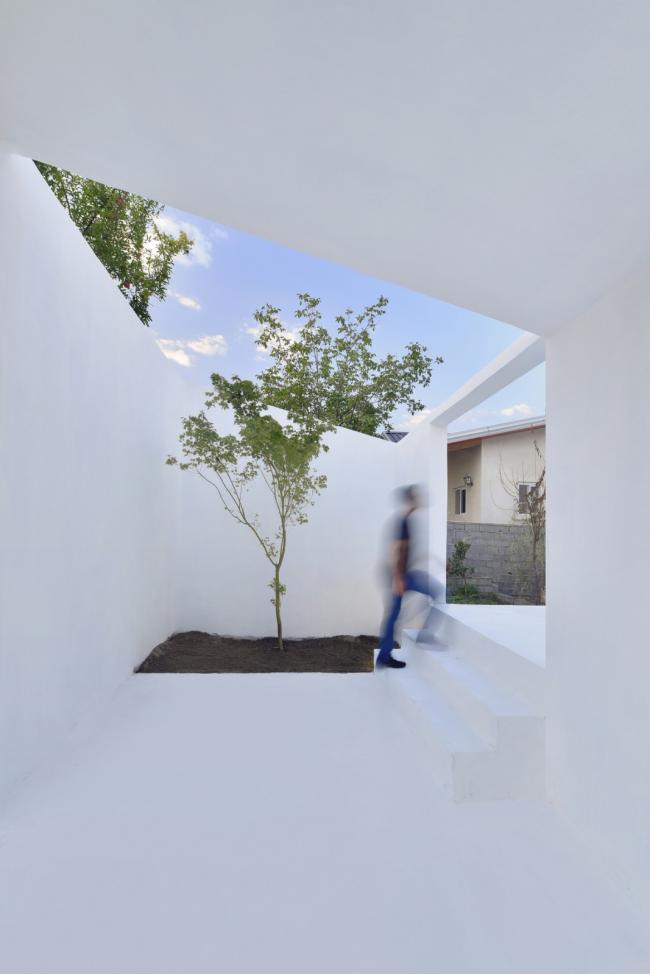 BIM建筑|村落聚落间的一抹白:纳特尔沐日别墅 / KA建筑工作室 建筑鉴赏 第11张-BIM建筑网 BIM建筑|村落聚落间的一抹白:纳特尔沐日别墅 / KA建筑工作室 建筑鉴赏 第11张
