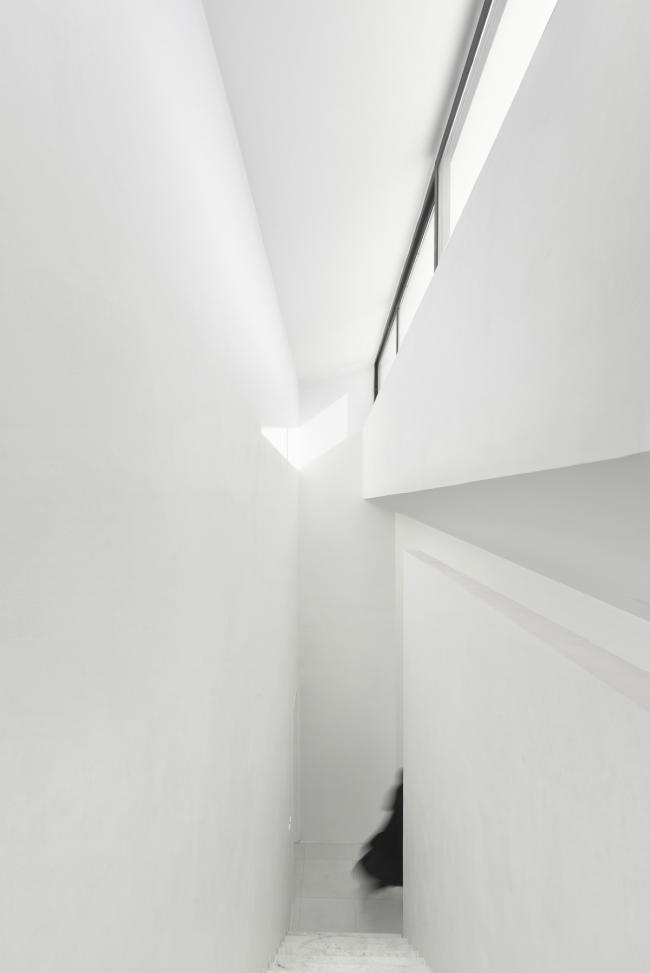 BIM建筑|村落聚落间的一抹白:纳特尔沐日别墅 / KA建筑工作室 建筑鉴赏 第18张-BIM建筑网 BIM建筑|村落聚落间的一抹白:纳特尔沐日别墅 / KA建筑工作室 建筑鉴赏 第18张