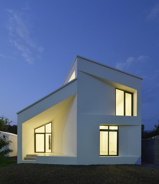 BIM建筑|村落聚落间的一抹白:纳特尔沐日别墅 / KA建筑工作室 建筑鉴赏 第21张-BIM建筑网 BIM建筑|村落聚落间的一抹白:纳特尔沐日别墅 / KA建筑工作室 建筑鉴赏 第21张