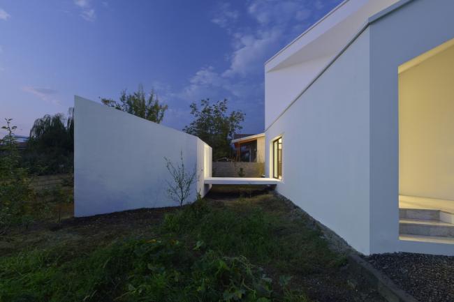 BIM建筑|村落聚落间的一抹白:纳特尔沐日别墅 / KA建筑工作室 建筑鉴赏 第22张-BIM建筑网 BIM建筑|村落聚落间的一抹白:纳特尔沐日别墅 / KA建筑工作室 建筑鉴赏 第22张