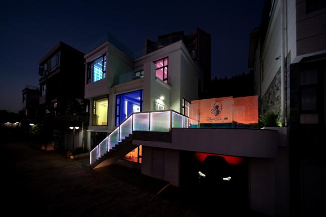 BIM建筑|纯净而浪漫,洱海边的婚纱摄影第宅 / 平介设计 建筑鉴赏 第2张-BIM建筑网 BIM建筑|纯净而浪漫,洱海边的婚纱摄影第宅 / 平介设计 建筑鉴赏 第2张