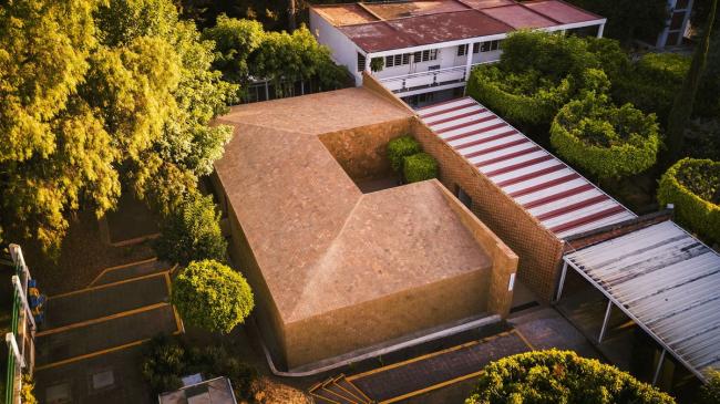 BIM建筑|落进人世的智者宝盒:莫雷利亚文化中间 / Iván Marín + Doho constructivo 建筑鉴赏 第1张-BIM建筑网 BIM建筑|落进人世的智者宝盒:莫雷利亚文化中间 / Iván Marín + Doho constructivo 建筑鉴赏 第1张