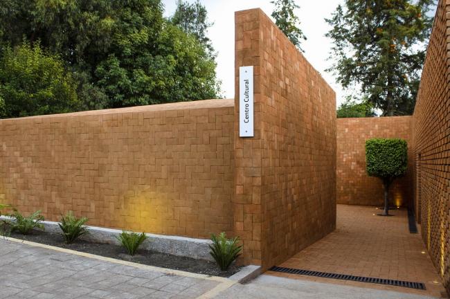 BIM建筑|落进人世的智者宝盒:莫雷利亚文化中间 / Iván Marín + Doho constructivo 建筑鉴赏 第2张-BIM建筑网 BIM建筑|落进人世的智者宝盒:莫雷利亚文化中间 / Iván Marín + Doho constructivo 建筑鉴赏 第2张