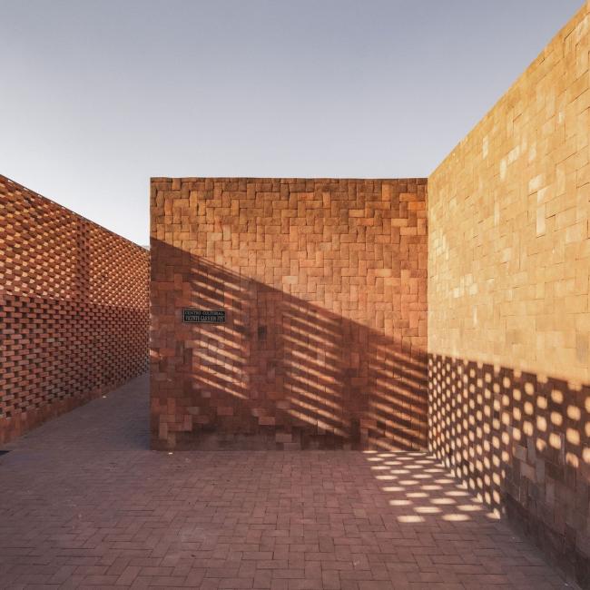 BIM建筑|落进人世的智者宝盒:莫雷利亚文化中间 / Iván Marín + Doho constructivo 建筑鉴赏 第4张-BIM建筑网 BIM建筑|落进人世的智者宝盒:莫雷利亚文化中间 / Iván Marín + Doho constructivo 建筑鉴赏 第4张